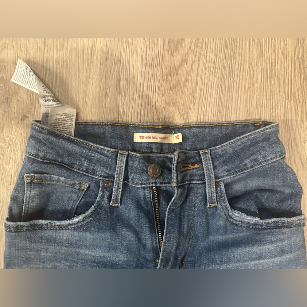 Levi 721 High Rise Skinny Jeans (25/30)